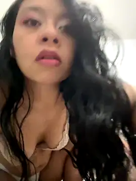 Snapshot of Lincy_and_hanna chatting on 10.27.25 Lincy and hanna online show from 10.27.25