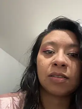 Snapshot of Lincy_and_hanna chatting on 11.20.25 Lincy and hanna online show from 11.20.25