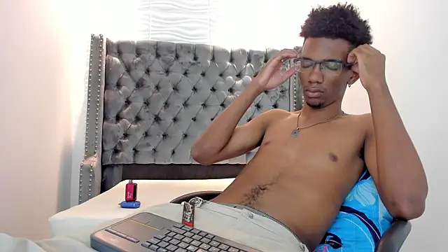 Snapshot of nero_reyd chatting on 09.22.25 nero reyd online show from 09.22.25