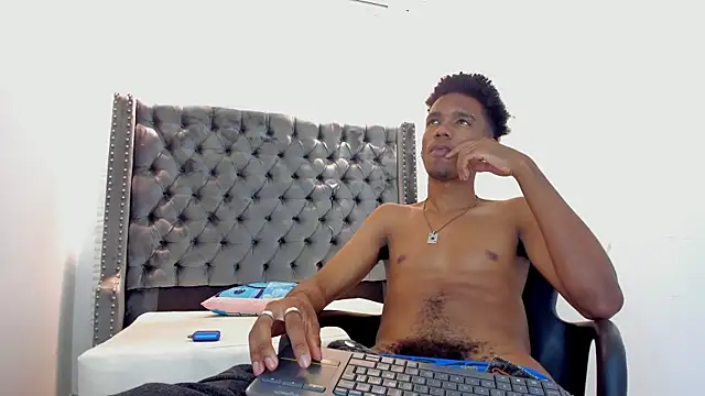 Snapshot of nero_reyd chatting on 09.23.25 nero reyd online show from 09.23.25