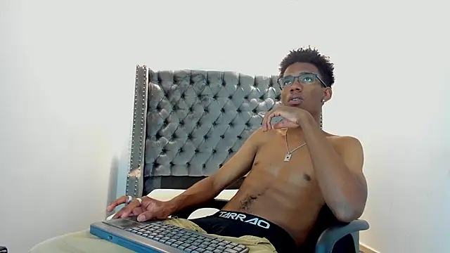 Snapshot of nero_reyd chatting on 10.15.25 nero reyd online show from 10.15.25