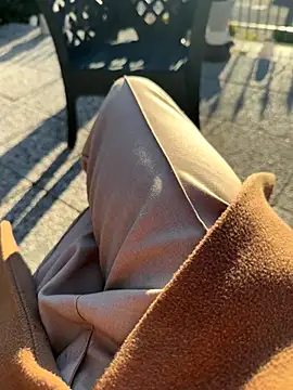 Snapshot of maialexte chatting on 12.14.25 maialexte online show from 12.14.25