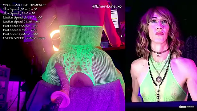 Snapshot of EmeryLune_xo chatting on 10.22.25 EmeryLune xo online show from 10.22.25