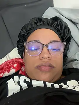 Snapshot of angels_evil chatting on 12.01.25 angels evil online show from 12.01.25