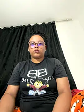 Snapshot of angels_evil chatting on 12.04.25 angels evil online show from 12.04.25