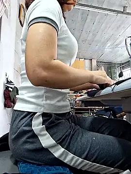 irina hana online show from 12.02.25