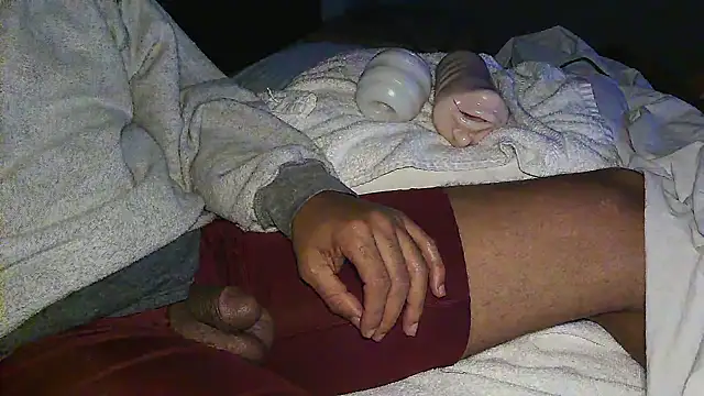 Snapshot of GRiZZLYBONE chatting on 11.08.25 GRiZZLYBONE online show from 11.08.25