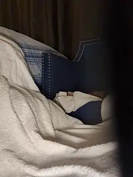 Snapshot of GRiZZLYBONE chatting on 12.23.25 GRiZZLYBONE online show from 12.23.25