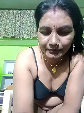 Snapshot of ZIVAA chatting on 11.12.25 ZIVAA online show from 11.12.25