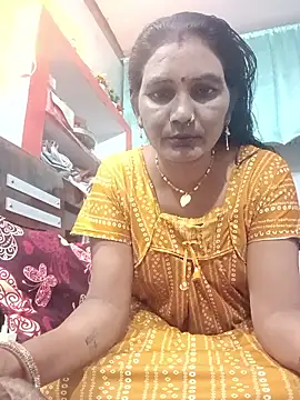 Snapshot of ZIVAA chatting on 11.16.25 ZIVAA online show from 11.16.25