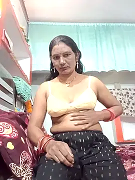 Snapshot of ZIVAA chatting on 11.21.25 ZIVAA online show from 11.21.25