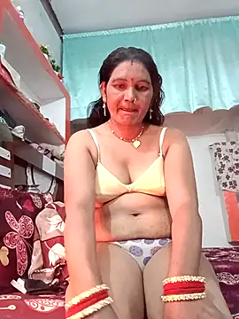 Snapshot of ZIVAA chatting on 11.23.25 ZIVAA online show from 11.23.25