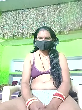 Snapshot of ZIVAA chatting on 11.25.25 ZIVAA online show from 11.25.25