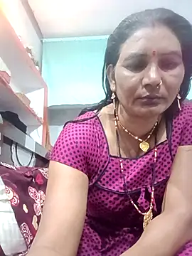 Snapshot of ZIVAA chatting on 12.04.25 ZIVAA online show from 12.04.25