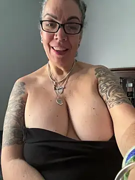 dieseldame1313 online show from 12.19.25