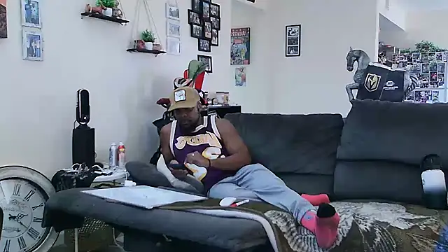 Snapshot of Str8ishVegasGuy chatting on 10.25.25 Str8ishVegasGuy online show from 10.25.25