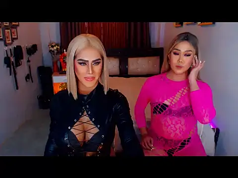 Snapshot of MystiqueQueen chatting on 09.21.25 MystiqueQueen online show from 09.21.25