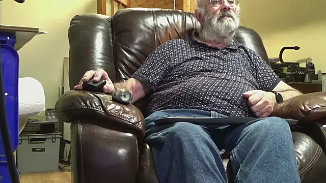 Snapshot of janzer13 chatting on 11.11.25 janzer13 online show from 11.11.25