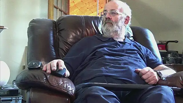 Snapshot of janzer13 chatting on 11.19.25 janzer13 online show from 11.19.25