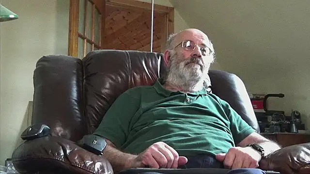 Snapshot of janzer13 chatting on 11.30.25 janzer13 online show from 11.30.25