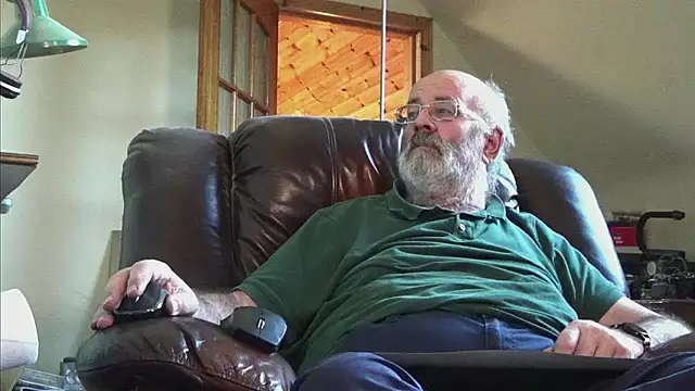 Snapshot of janzer13 chatting on 12.04.25 janzer13 online show from 12.04.25