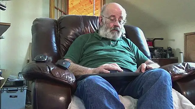 Snapshot of janzer13 chatting on 12.19.25 janzer13 online show from 12.19.25