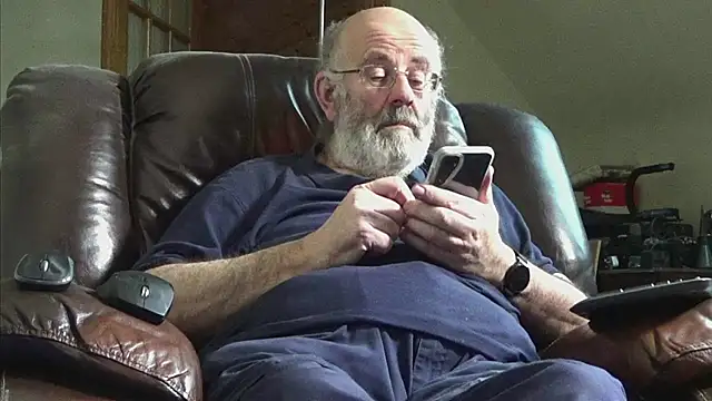 Snapshot of janzer13 chatting on 02.18.26 janzer13 online show from 02.18.26