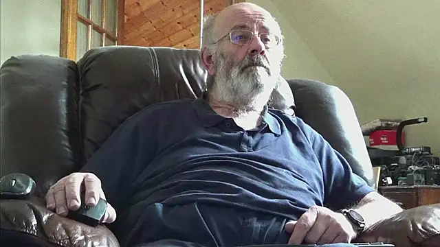 Snapshot of janzer13 chatting on 02.19.26 janzer13 online show from 02.19.26