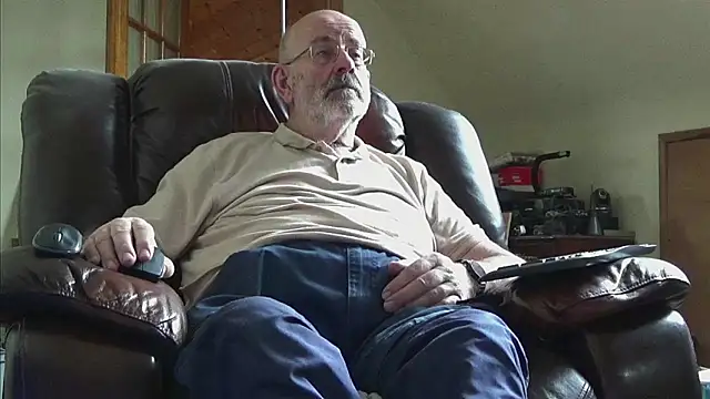 Snapshot of janzer13 chatting on 02.22.26 janzer13 online show from 02.22.26