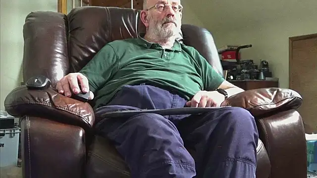 Snapshot of janzer13 chatting on 03.12.26 janzer13 online show from 03.12.26