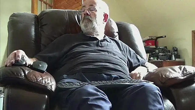 Snapshot of janzer13 chatting on 03.24.26 janzer13 online show from 03.24.26