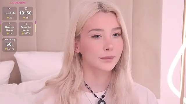 Snapshot of Nesolla chatting on 06.18.26 Nesolla online show from 06.18.26