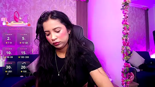 SophiaWalker 1 online show from 10.21.25