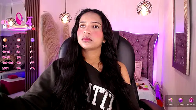 SophiaWalker 1 online show from 11.27.25