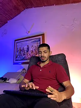 Snapshot of ArturoCardona_ chatting on 11.12.25 ArturoCardona online show from 11.12.25