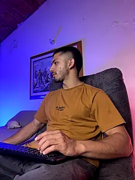 Snapshot of ArturoCardona_ chatting on 11.27.25 ArturoCardona online show from 11.27.25