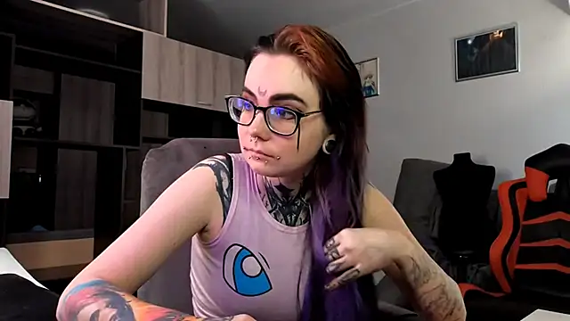 Snapshot of HighelikeGirl chatting on 09.14.25 HighelikeGirl online show from 09.14.25