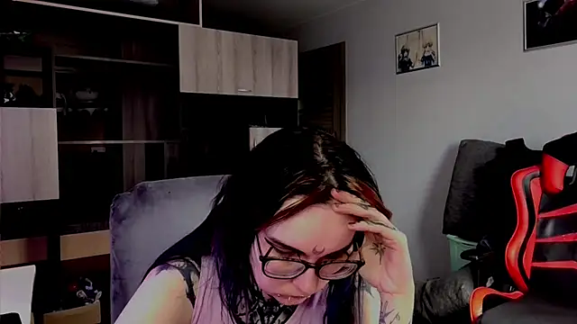 Snapshot of HighelikeGirl chatting on 09.16.25 HighelikeGirl online show from 09.16.25