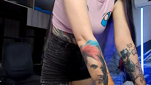 Snapshot of HighelikeGirl chatting on 09.25.25 HighelikeGirl online show from 09.25.25