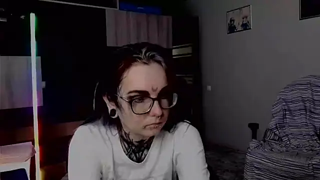 Snapshot of HighelikeGirl chatting on 09.27.25 HighelikeGirl online show from 09.27.25