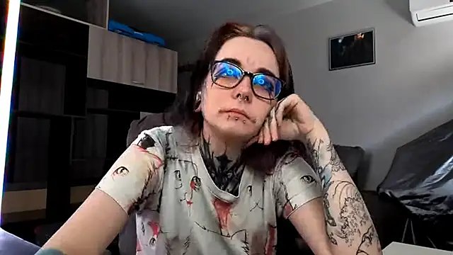 Snapshot of HighelikeGirl chatting on 10.02.25 HighelikeGirl online show from 10.02.25