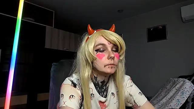 Snapshot of HighelikeGirl chatting on 10.11.25 HighelikeGirl online show from 10.11.25