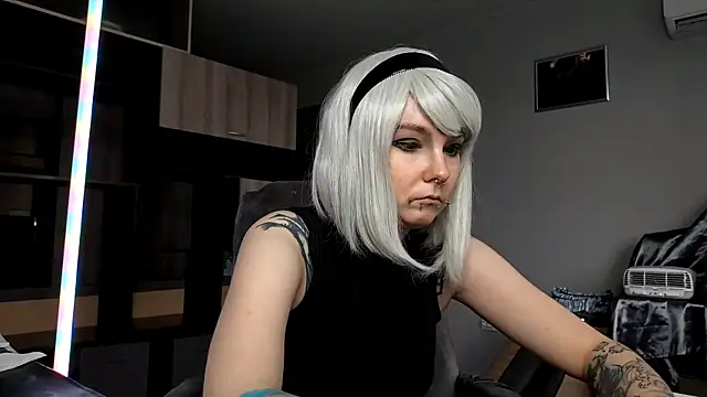 Snapshot of HighelikeGirl chatting on 10.14.25 HighelikeGirl online show from 10.14.25