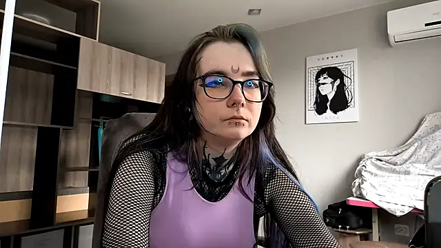 Snapshot of HighelikeGirl chatting on 11.05.25 HighelikeGirl online show from 11.05.25