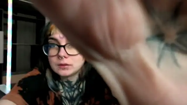 Snapshot of HighelikeGirl chatting on 11.16.25 HighelikeGirl online show from 11.16.25