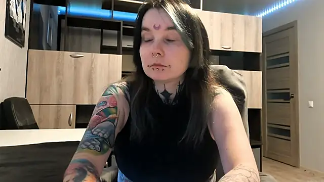 Snapshot of HighelikeGirl chatting on 03.25.26 HighelikeGirl online show from 03.25.26