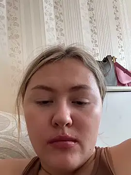 Snapshot of SunshineEmma chatting on 09.15.25 SunshineEmma online show from 09.15.25