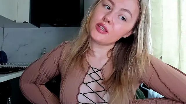 Snapshot of SunshineEmma chatting on 10.05.25 SunshineEmma online show from 10.05.25