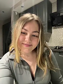 Snapshot of SunshineEmma chatting on 03.24.26 SunshineEmma online show from 03.24.26