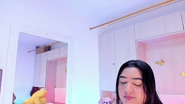 LilyWhitney online show from 05.03.26
